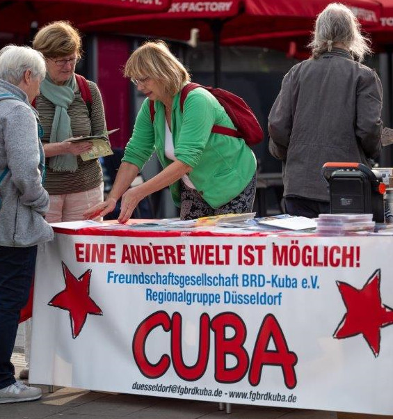 #Unblock Cuba  Kundgebung in Düsseldorf